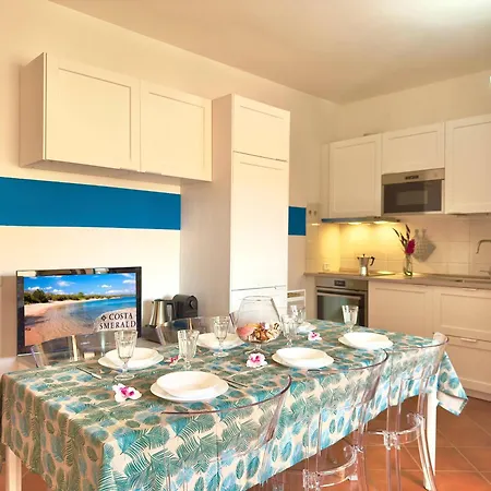 아파트 6 Pax - Pool, Parking & Wifi - By Coral *